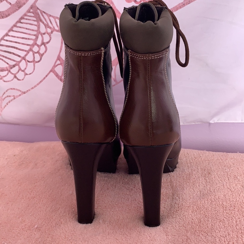 Heel boots. - Picture 2 of 4